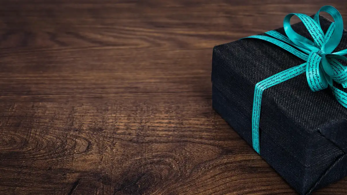 A gift box with a ribbon and bow.