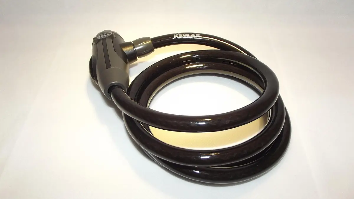 A combination chain lock for securing a bicycle.