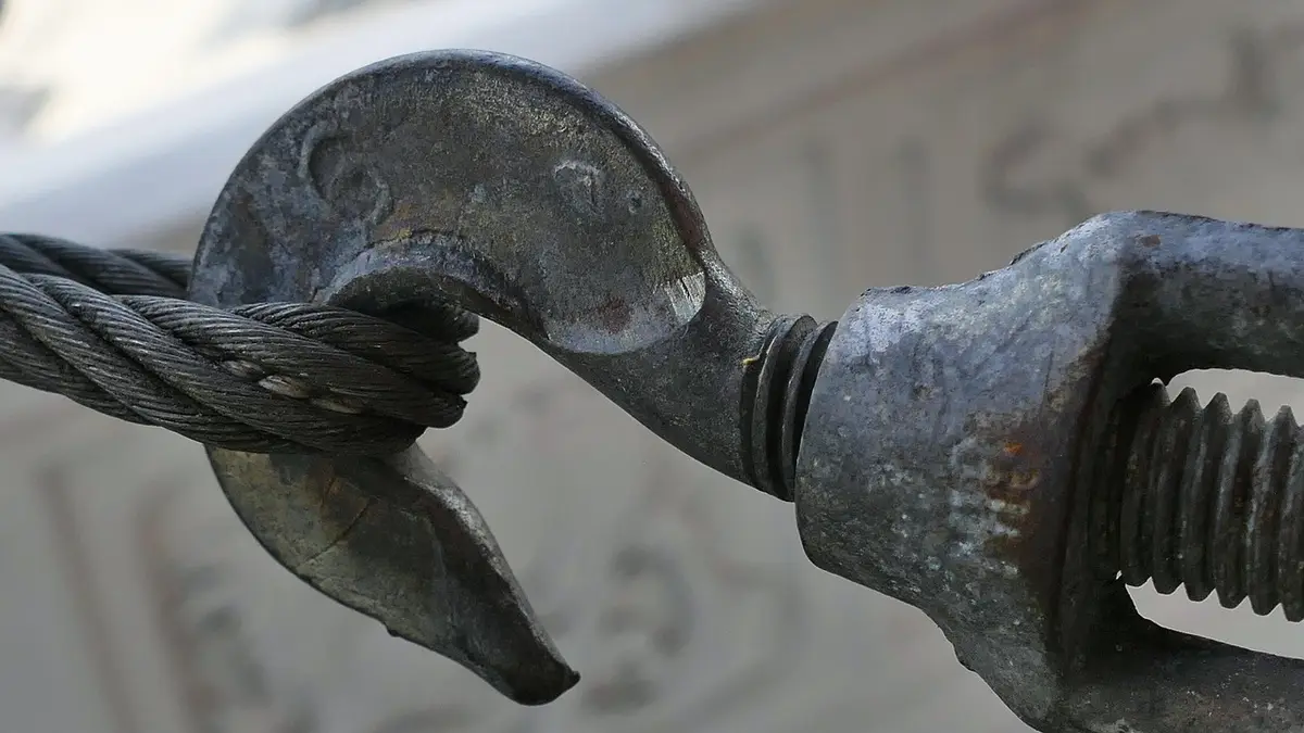A steel wire rope connection with a screw, nut and hook.